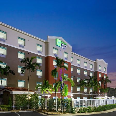 Holiday Inn Express & Suites Pembroke Pines-Sheridan St By Ihg Экстерьер фото