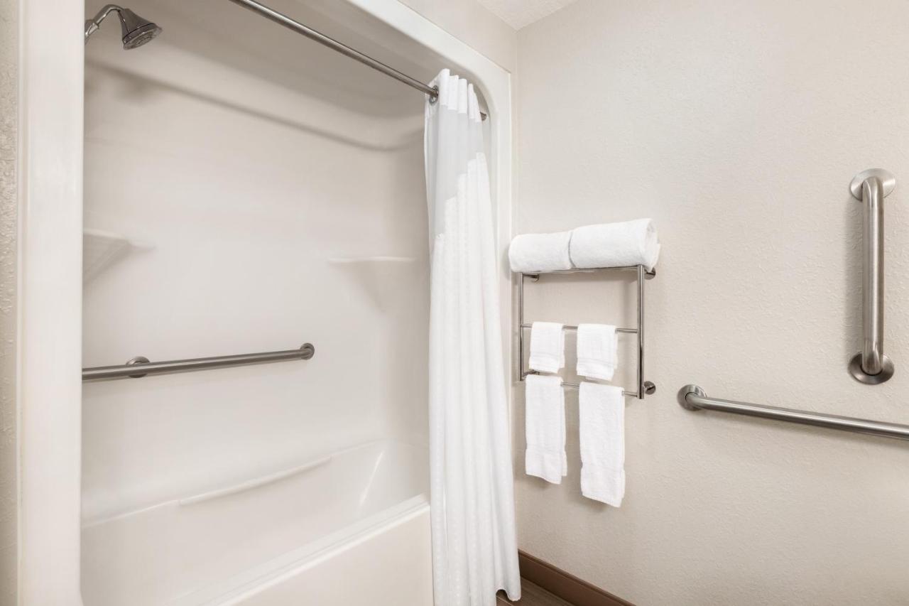 Holiday Inn Express & Suites Pembroke Pines-Sheridan St By Ihg Экстерьер фото