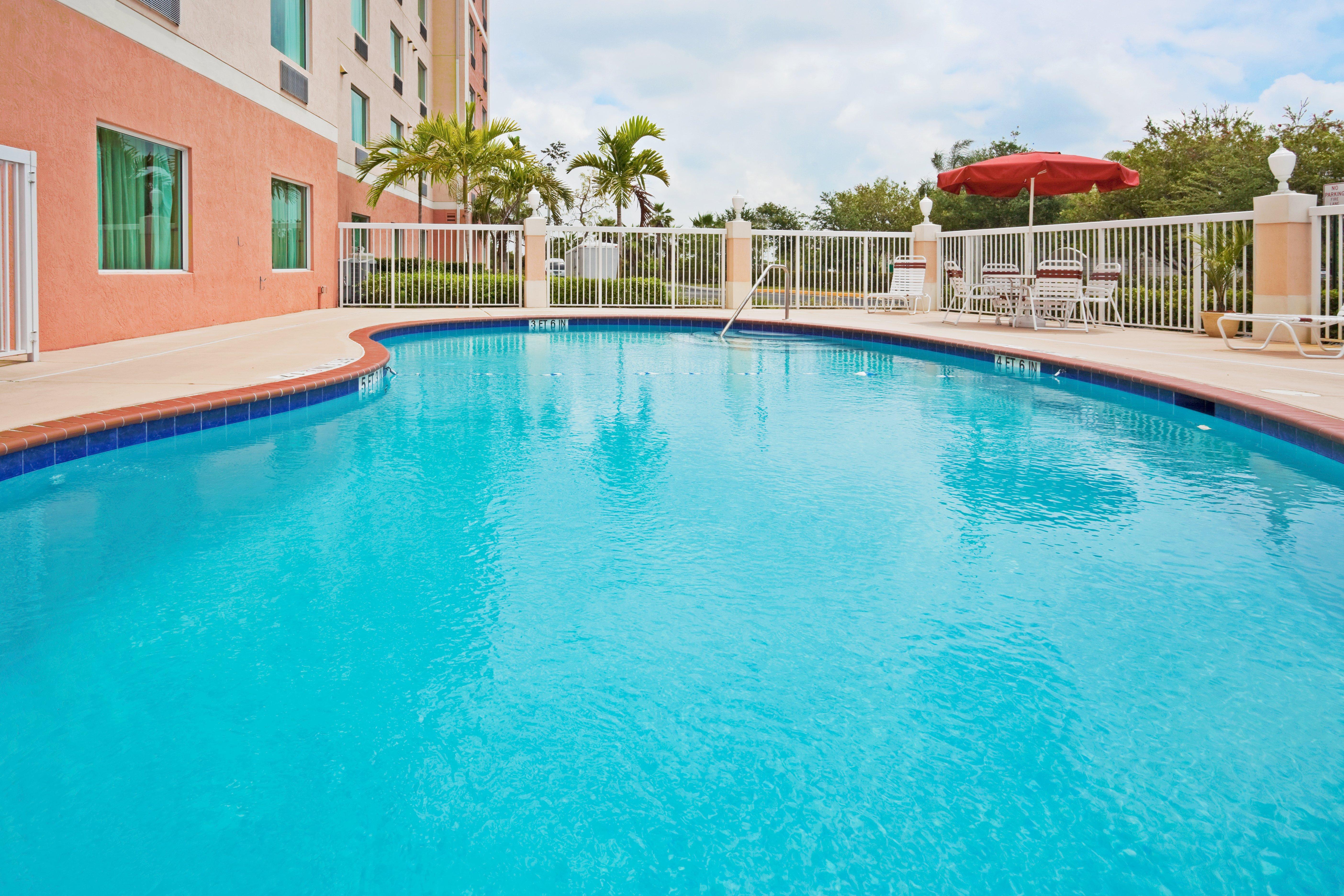 Holiday Inn Express & Suites Pembroke Pines-Sheridan St By Ihg Экстерьер фото