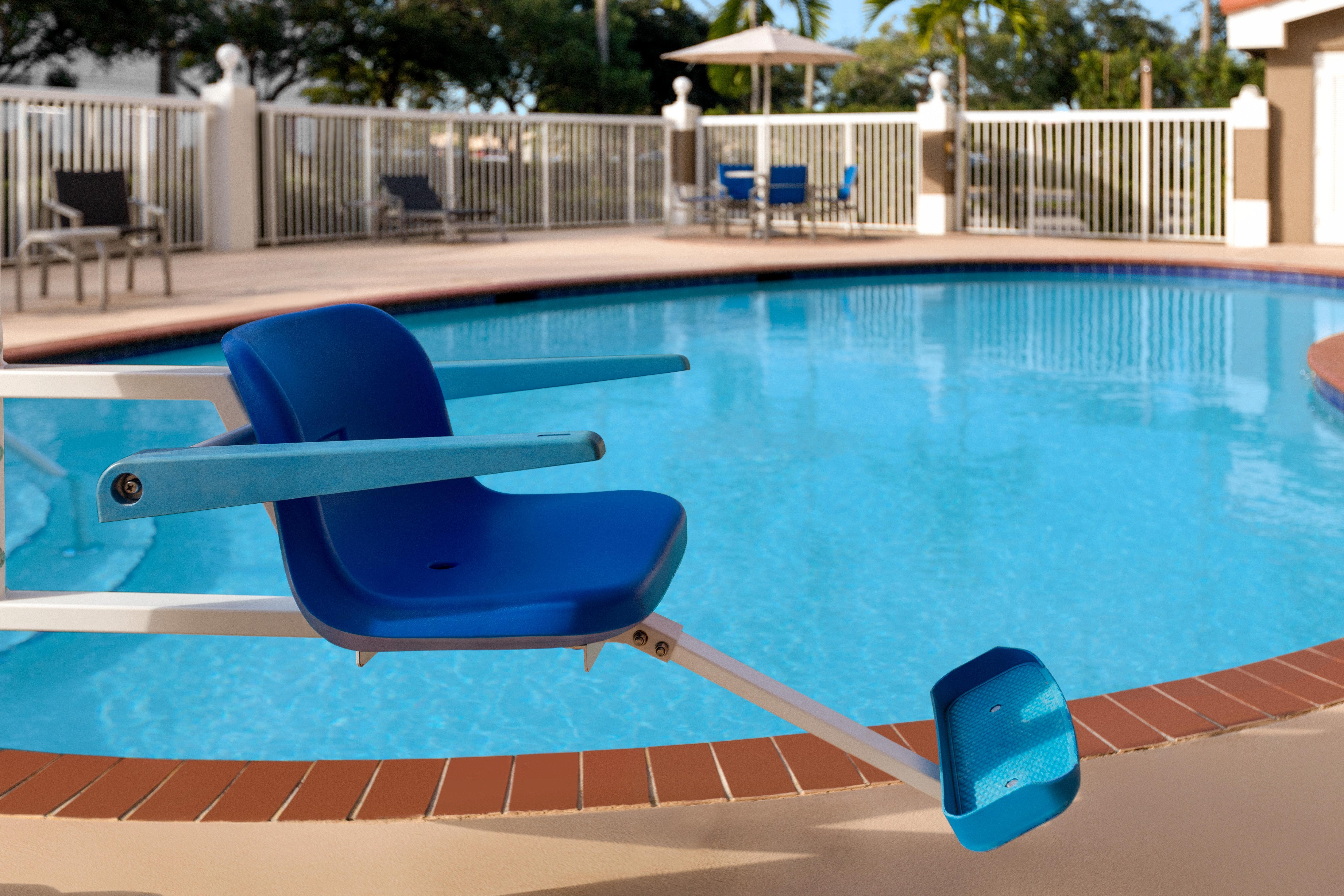 Holiday Inn Express & Suites Pembroke Pines-Sheridan St By Ihg Экстерьер фото