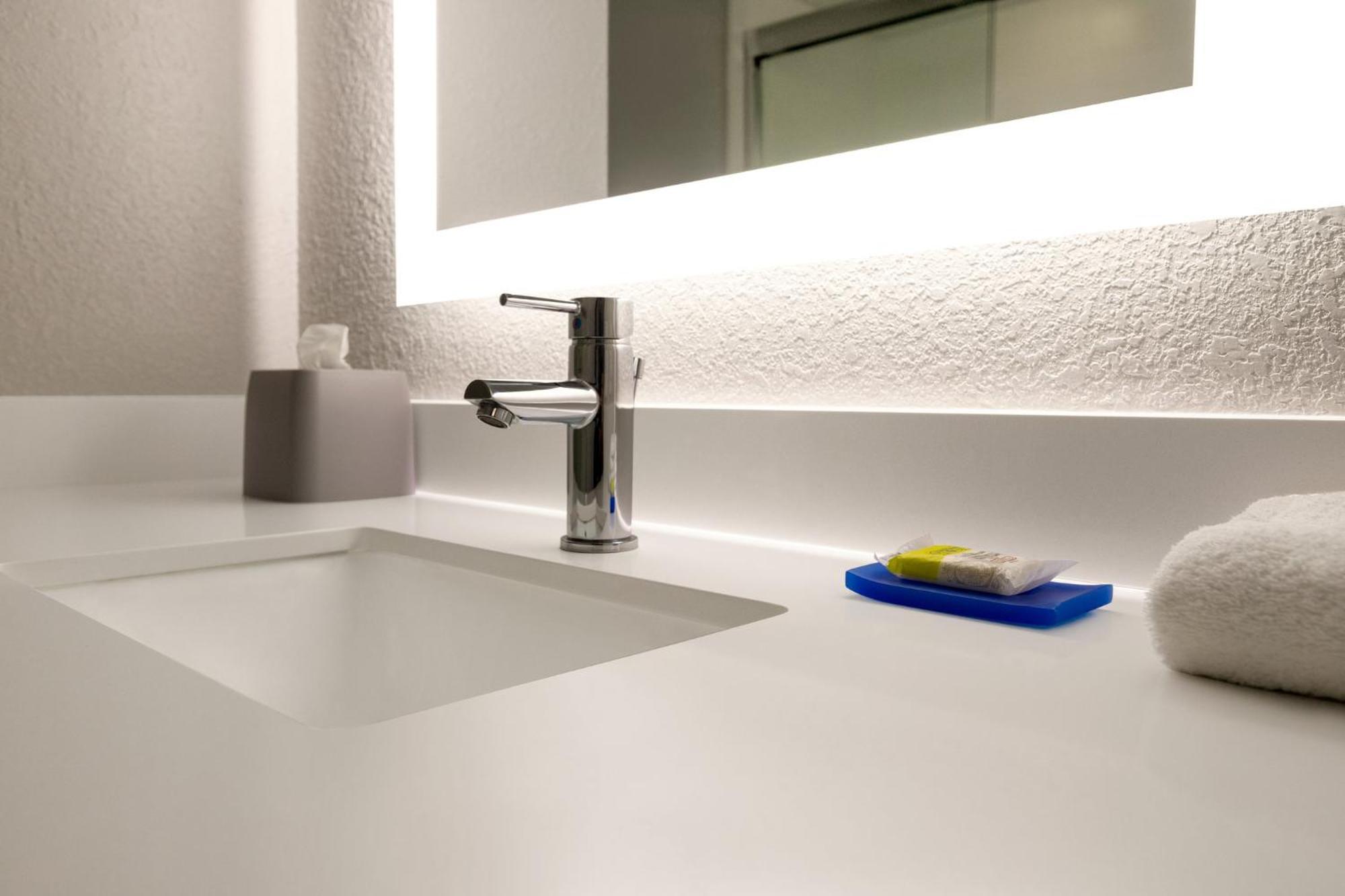 Holiday Inn Express & Suites Pembroke Pines-Sheridan St By Ihg Экстерьер фото